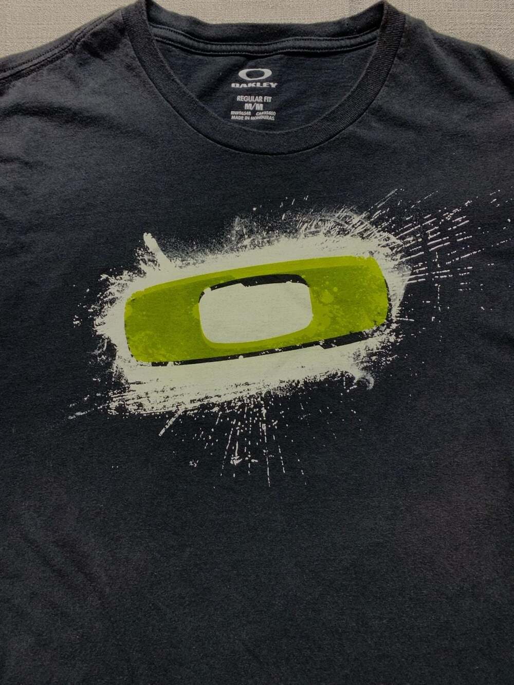 Oakley Splatter Graphic Ellipse Logo T-Shirt Regular Fit Size M mens Medium